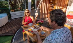 Petit-déjeuner sur la terrasse