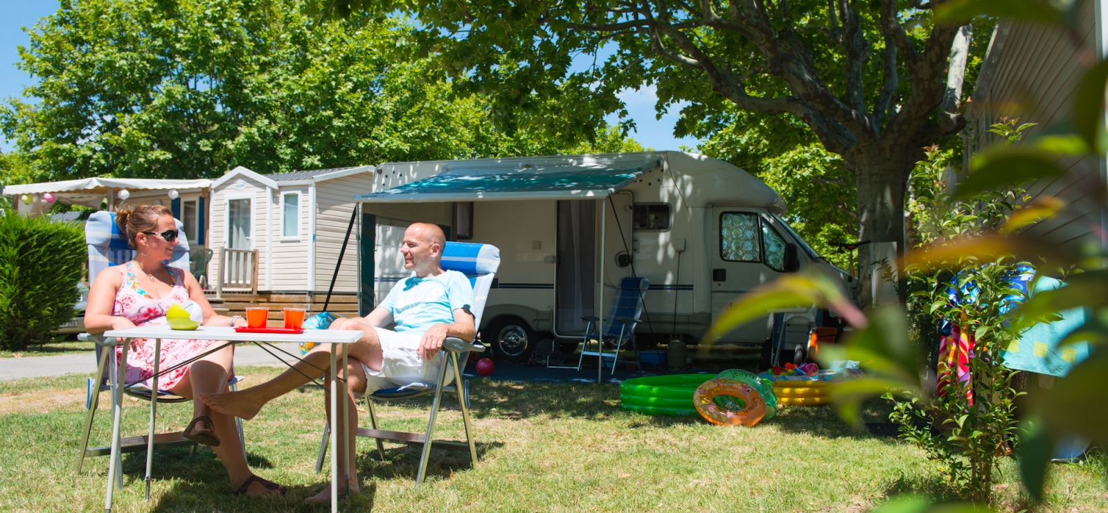 TABLE DE CAMPING PLIANTE - 4 À 6 PERSONNES pour les clubs et