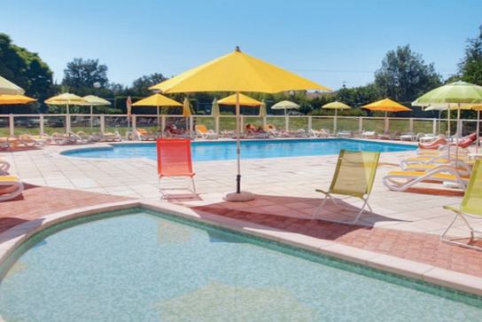 Espace piscine, pataugeoire et plage